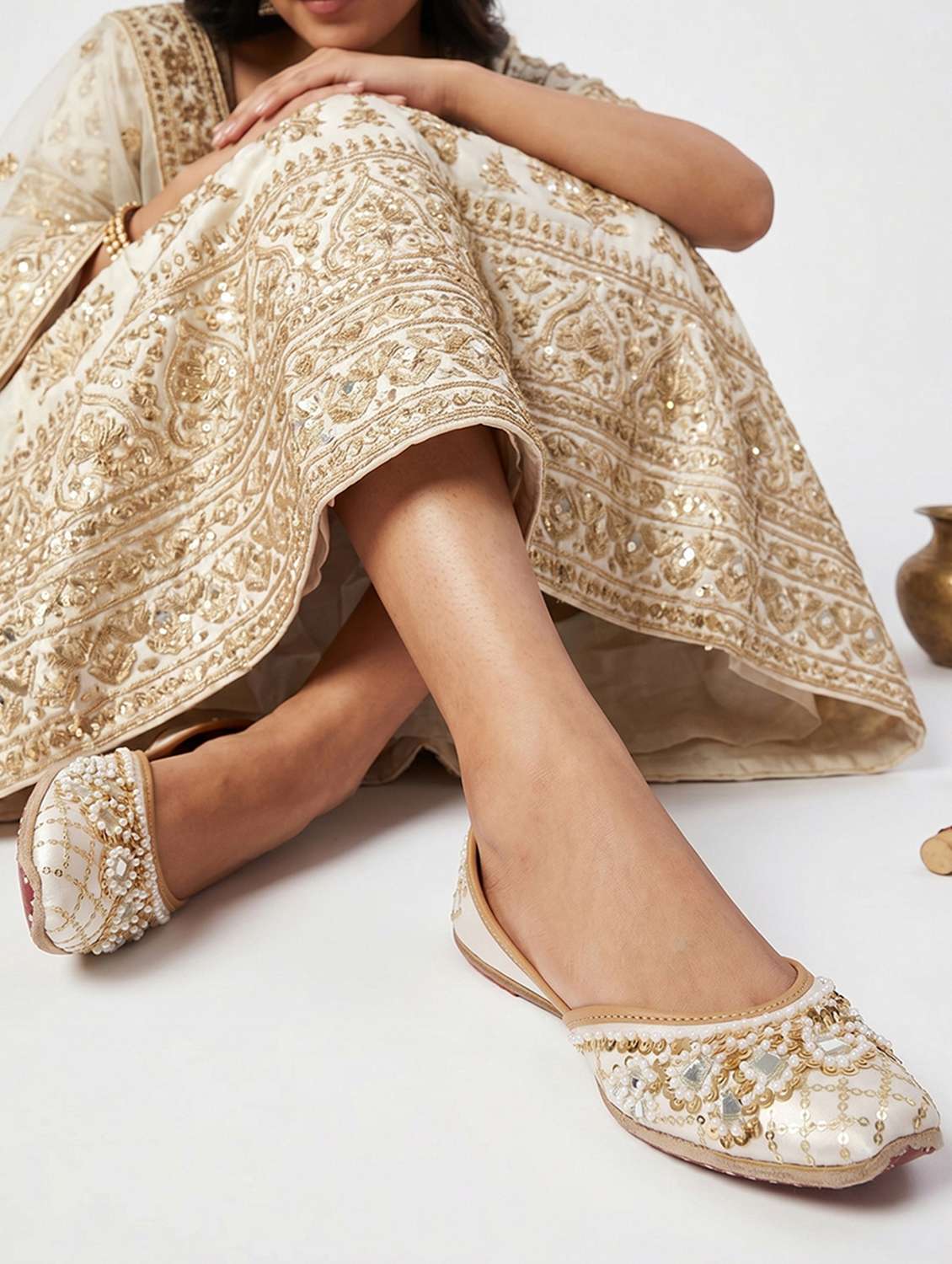 women embroidered slip on jutis - 22588080 -  Standard Image - 5