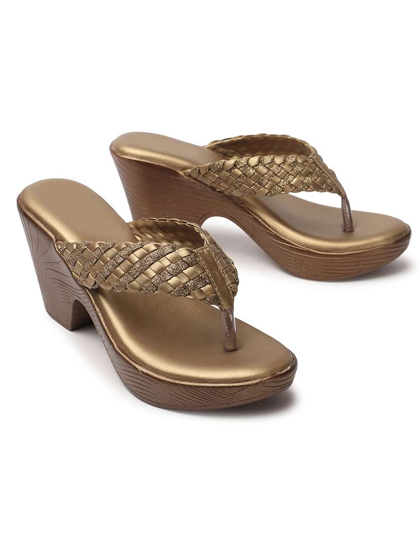 women textured toe separator sandal