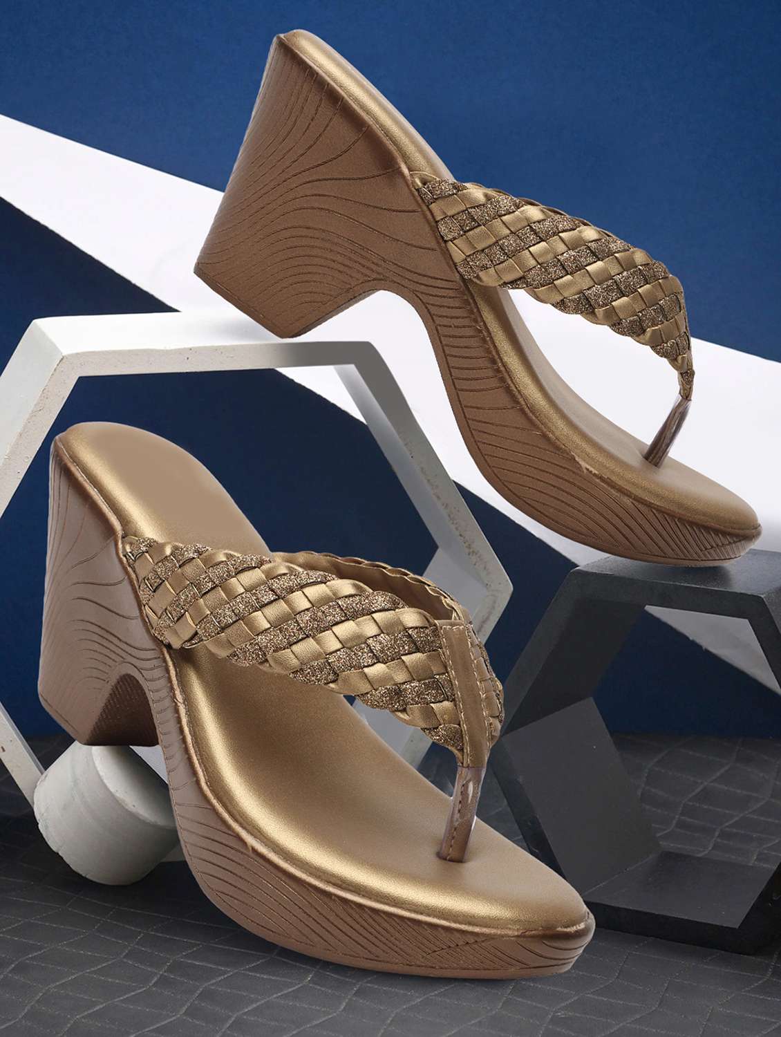 women textured toe separator sandal