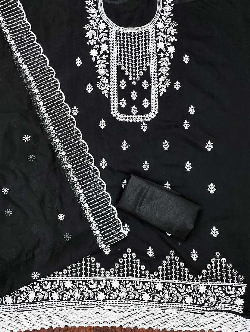 women solid with work embroidered saree - 22588346 -  Standard Image - 3