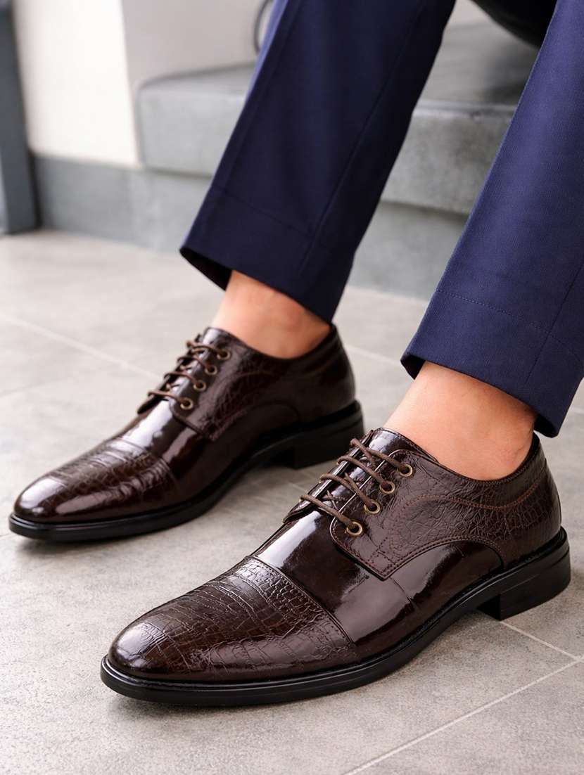 men brown lace-up derby