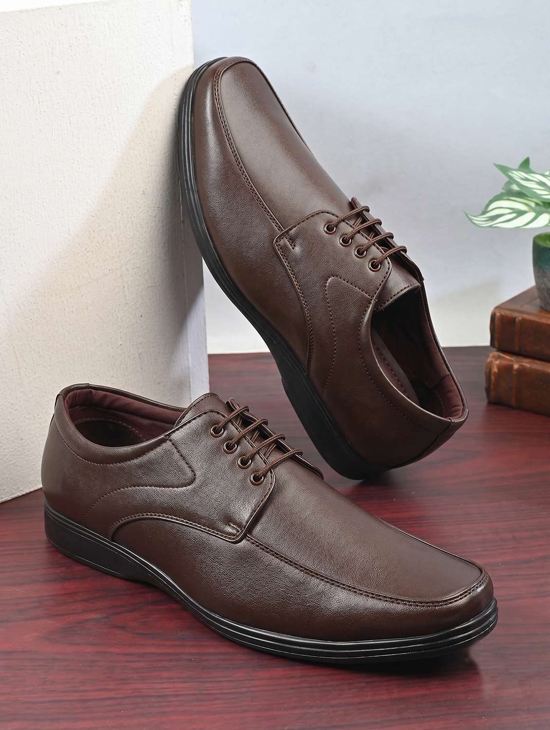 men brown lace-up derby