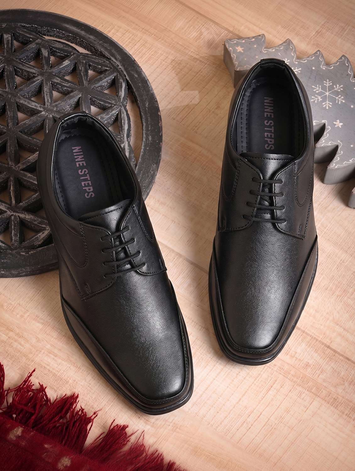 men black lace-up derby