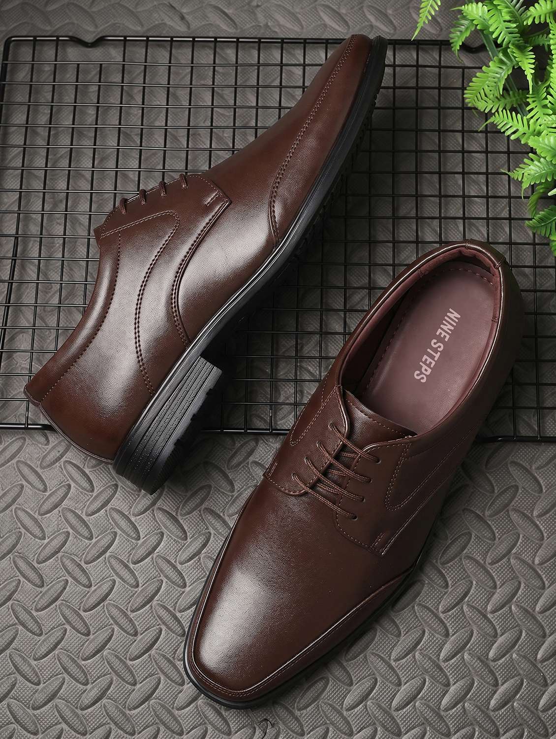 men black lace-up derby