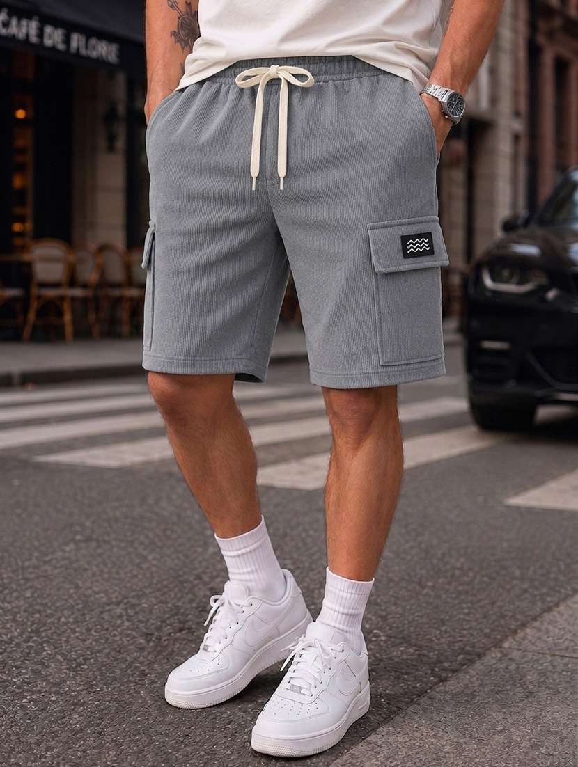 men textured mid rise relaxed fit cargo shorts