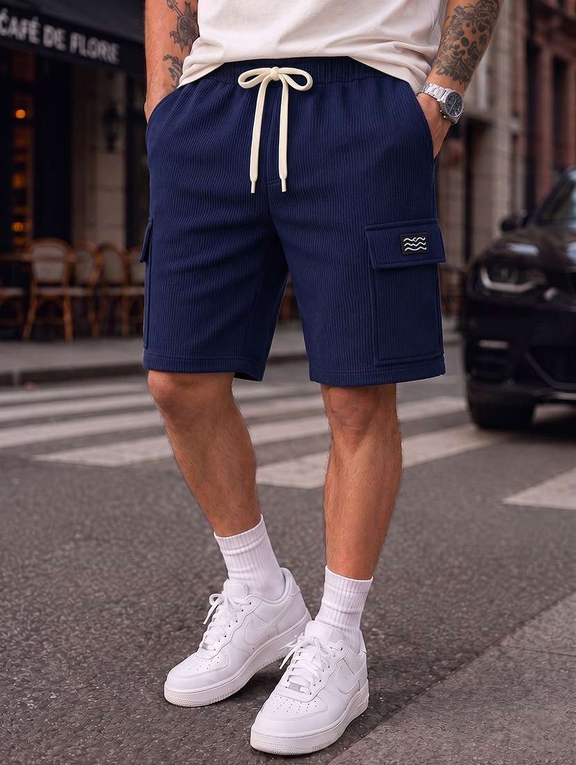 men textured mid rise relaxed fit cargo shorts
