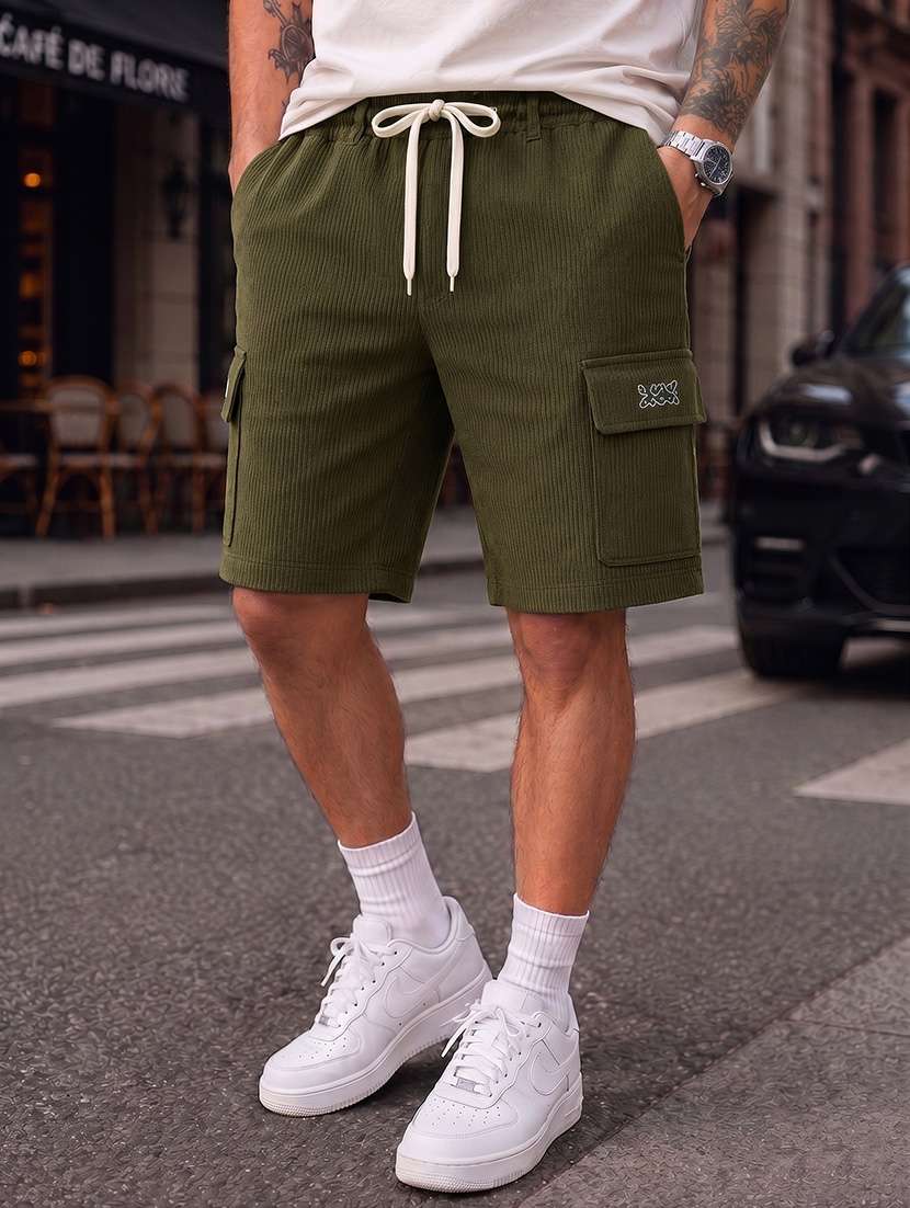 men textured mid rise relaxed fit cargo shorts