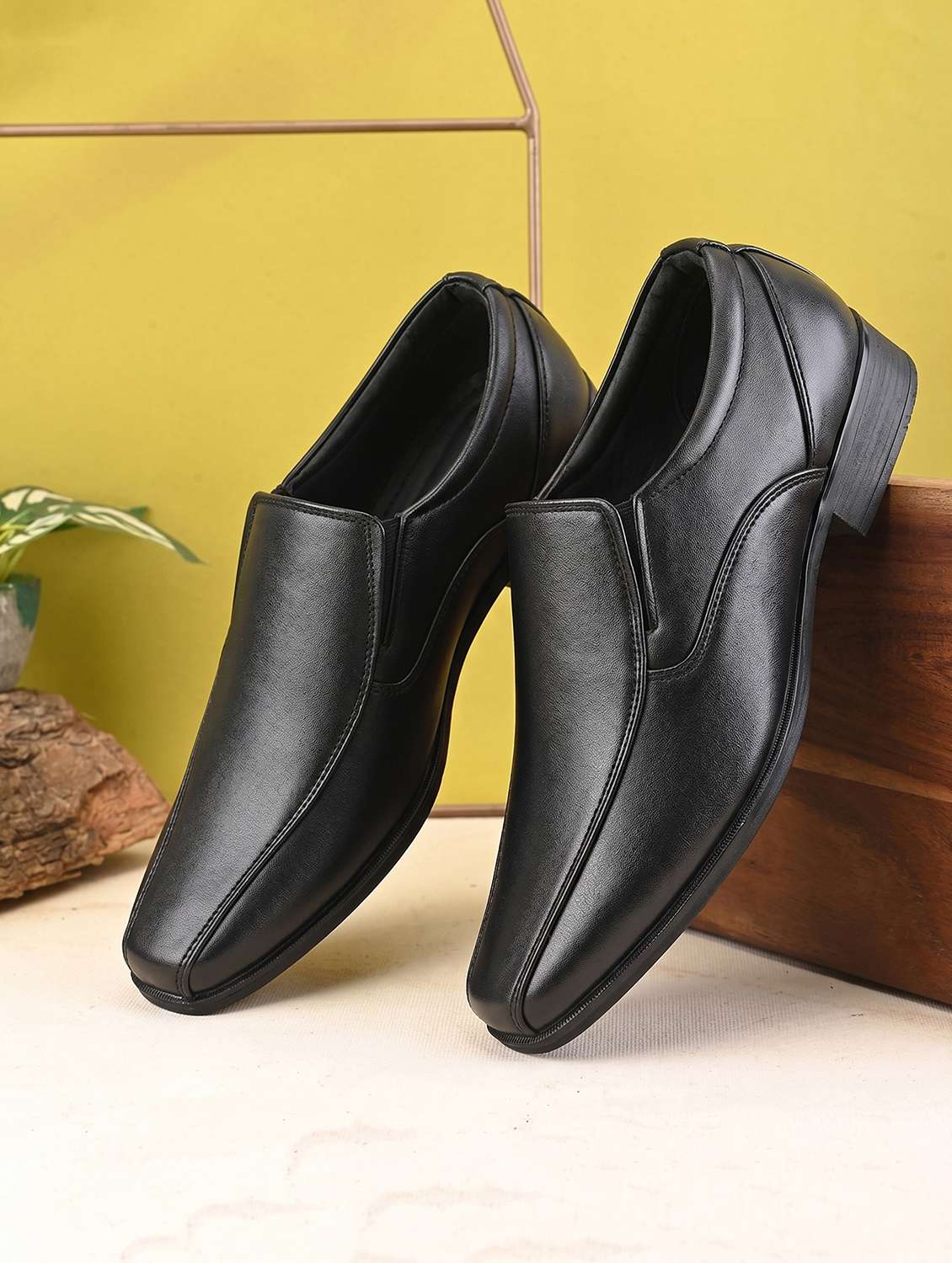 men solid slip on formal shoes