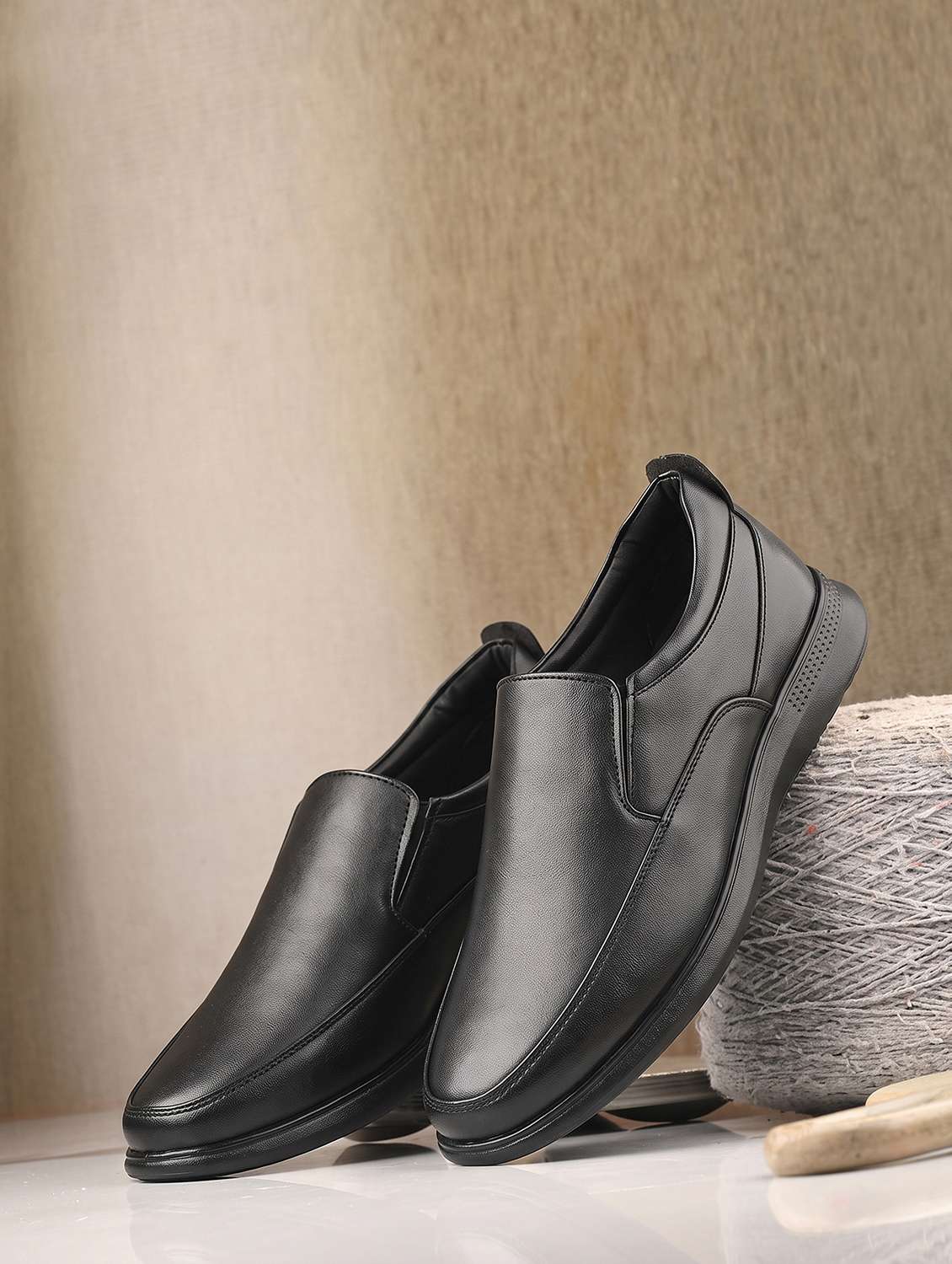 men solid slip on formal shoes