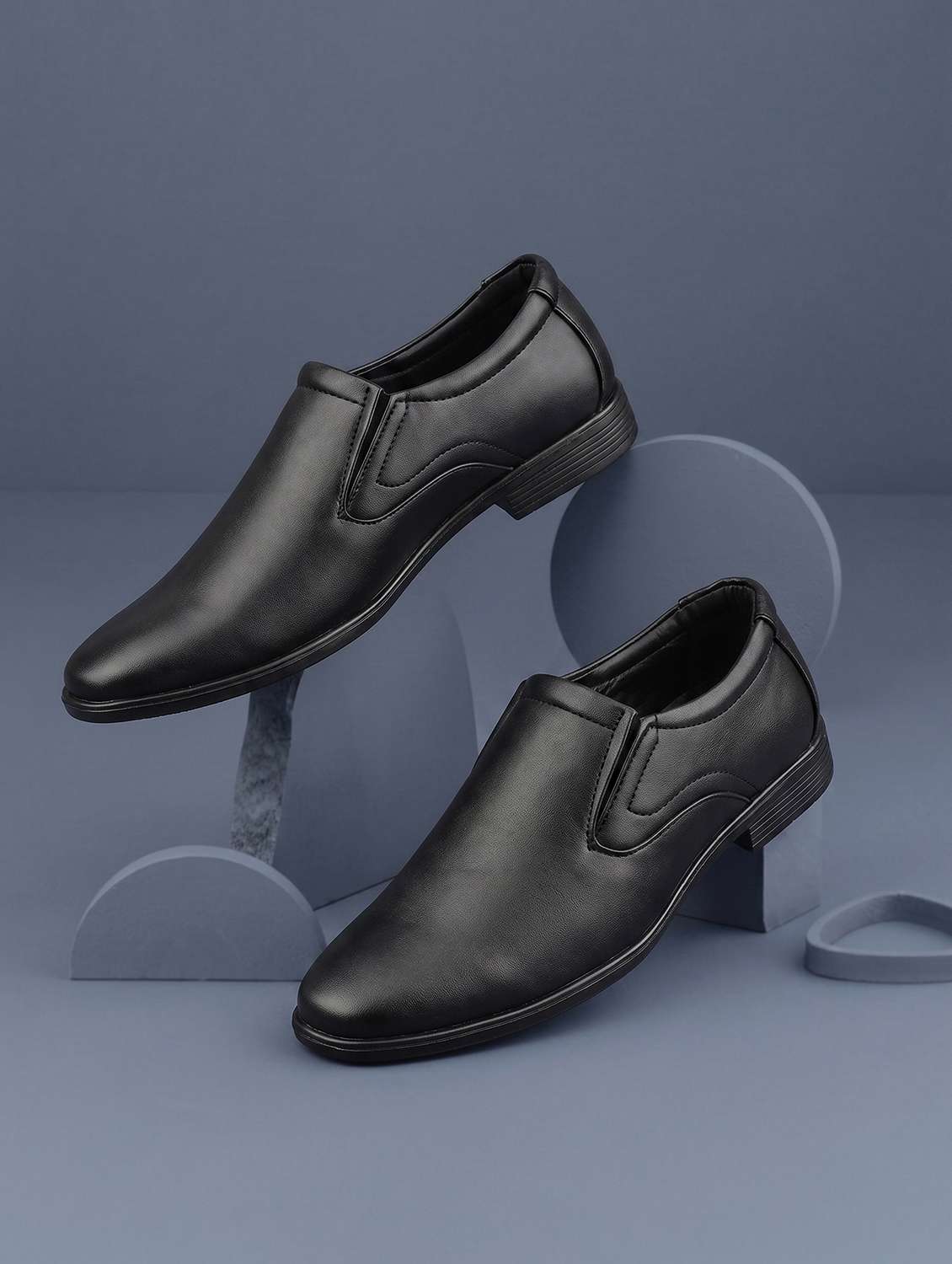 men solid slip on formal shoes