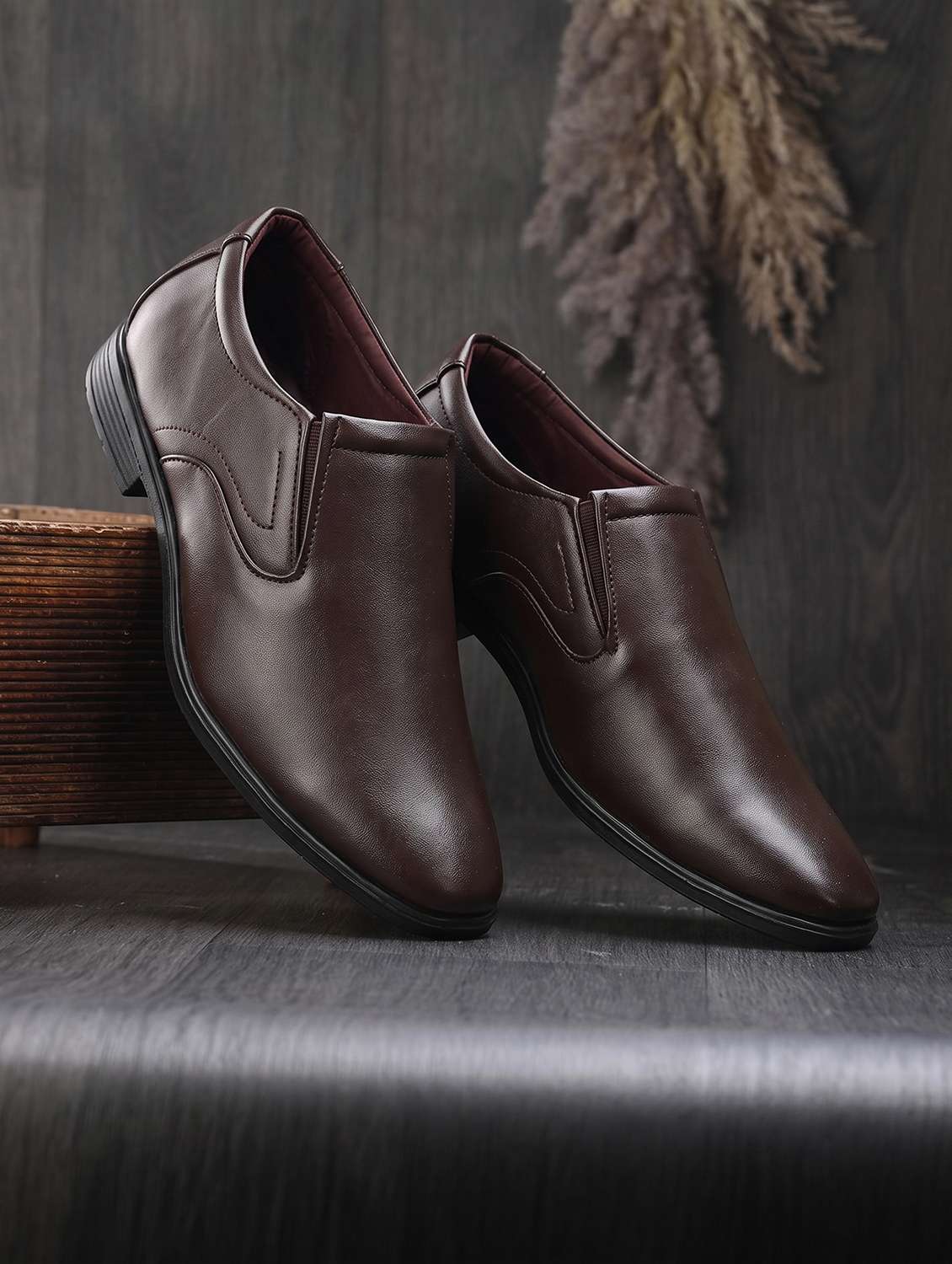 men solid slip on formal shoes