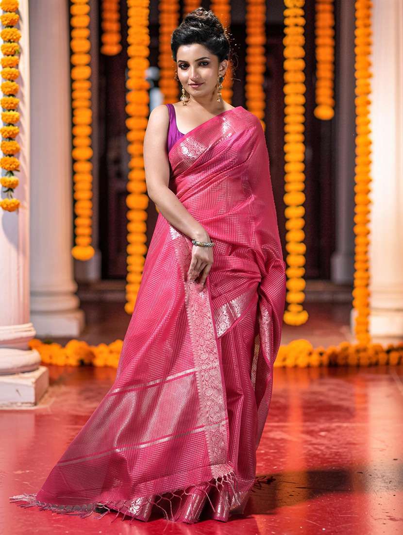women checkered bordered saree with blouse