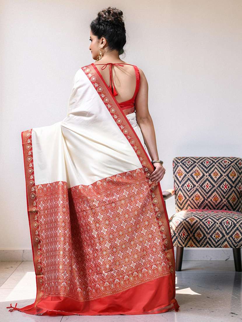 women solid with bordered saree with blouse - 22589672 -  Standard Image - 3