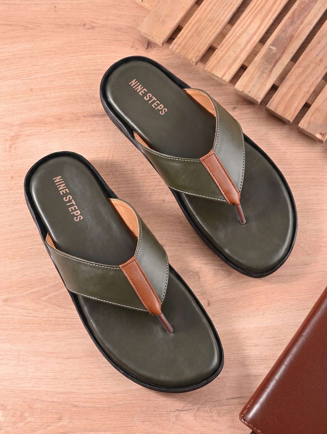 men solid toe separator sandal
