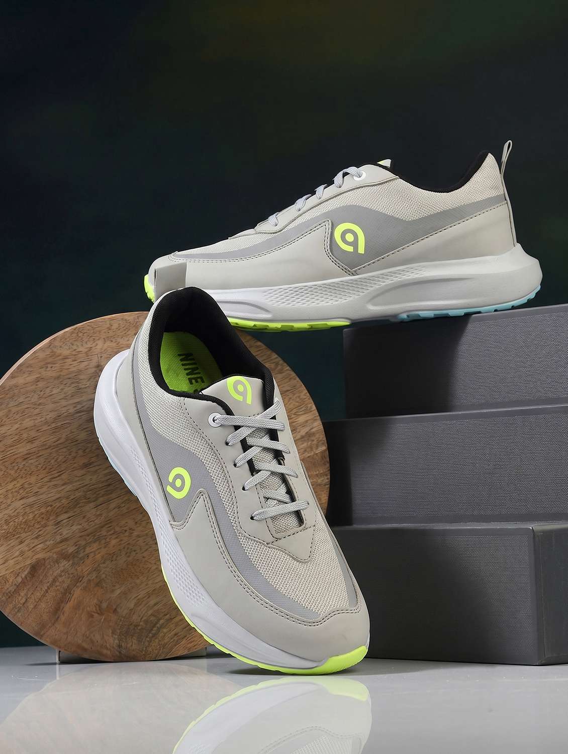 men textured lace up sports shoes