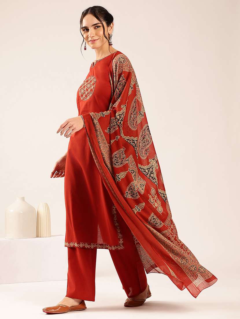 women patchwork sleeveless kurta pant set with dupatta - 22590045 -  Standard Image - 3
