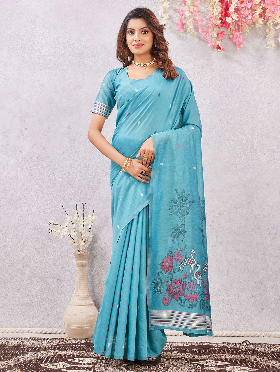 women self design handloom saree with blouse