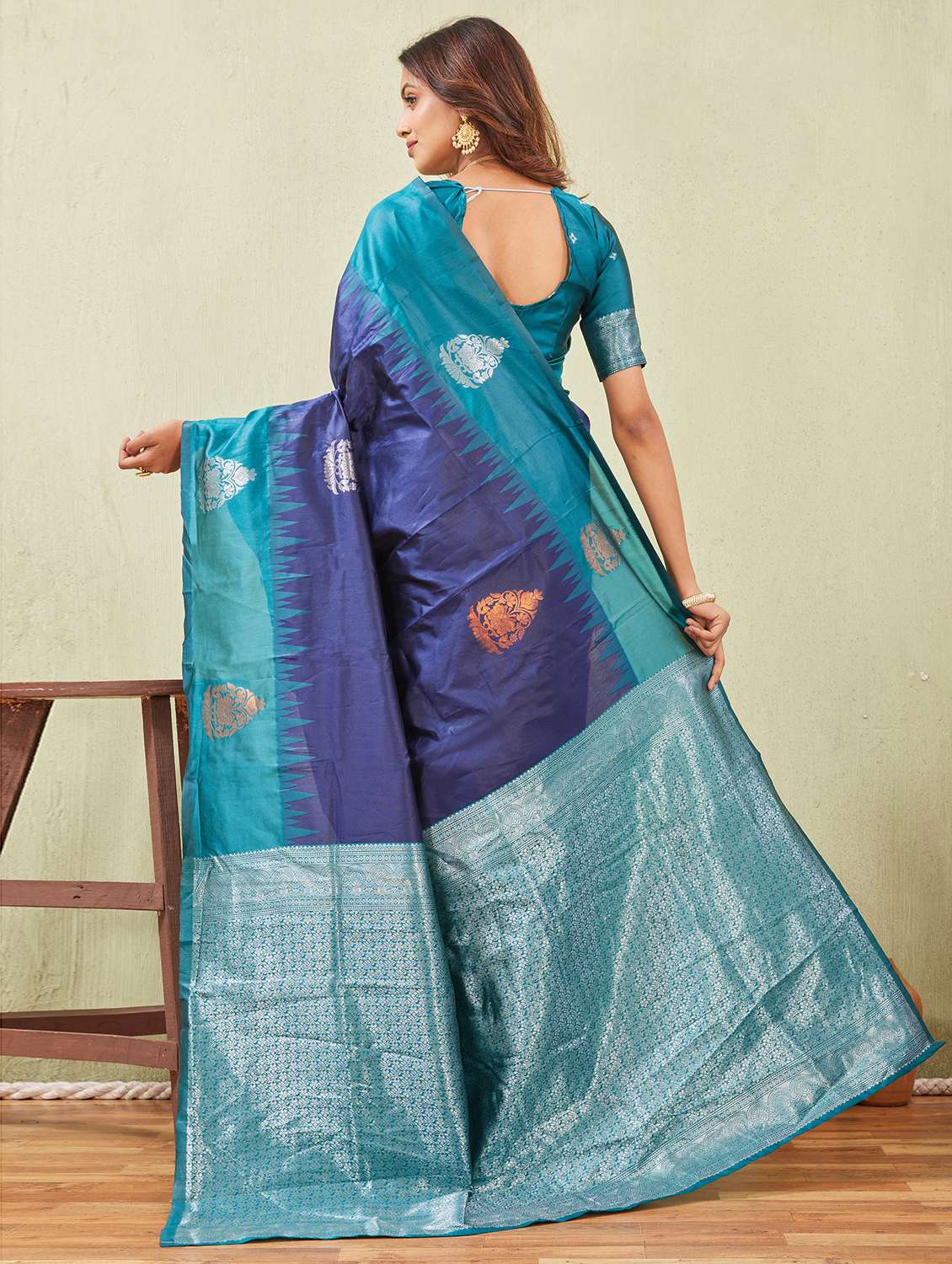 women self design banarasi saree with blouse - 22590250 -  Standard Image - 3
