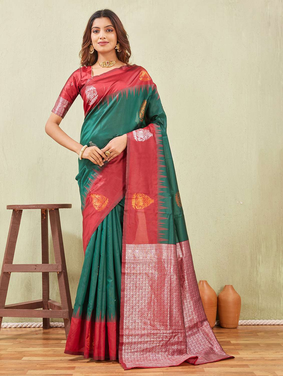 women self design banarasi saree with blouse