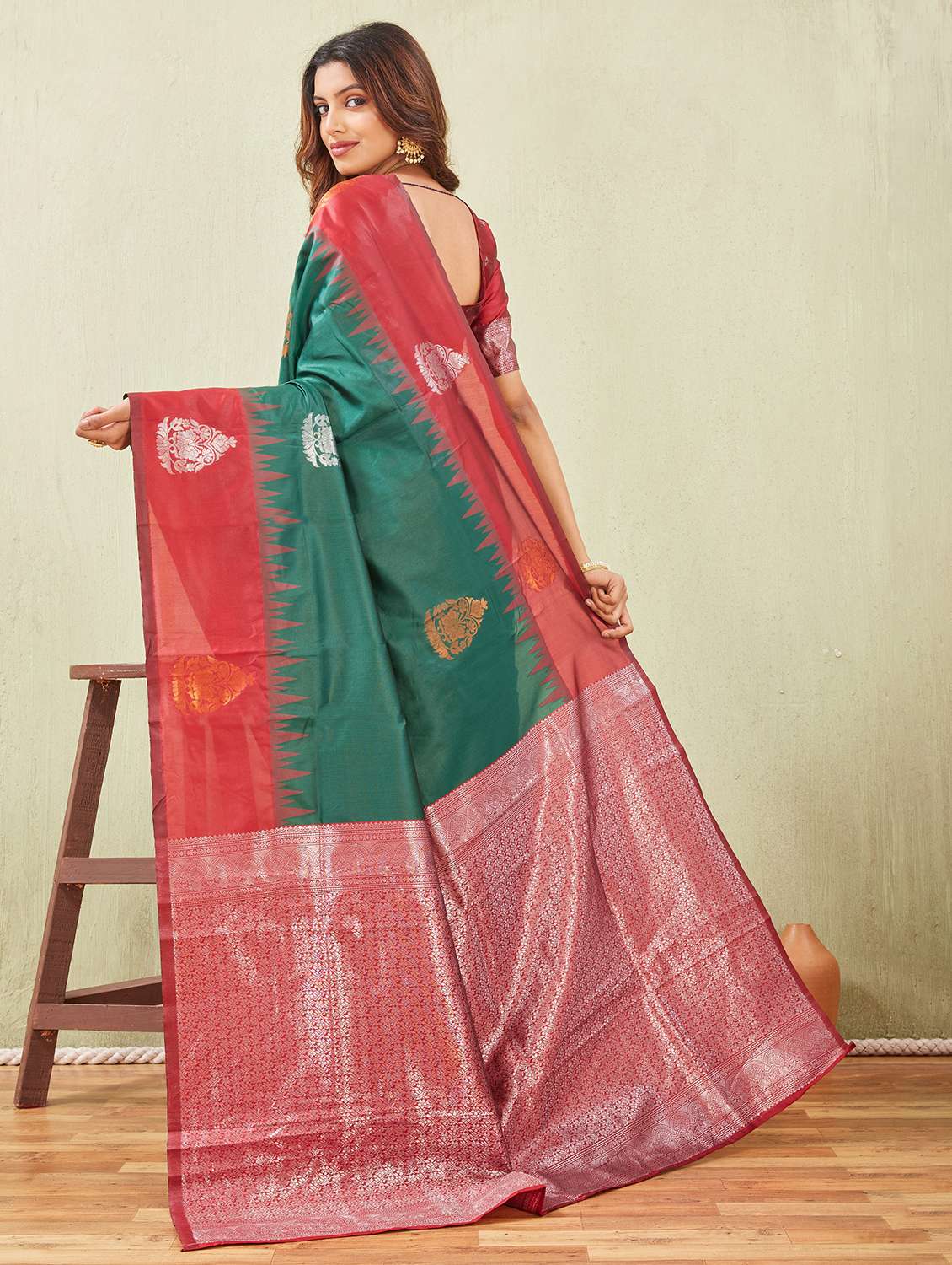 Women Self Design Banarasi Saree With Blouse - 22590252 -  Standard Image - 3