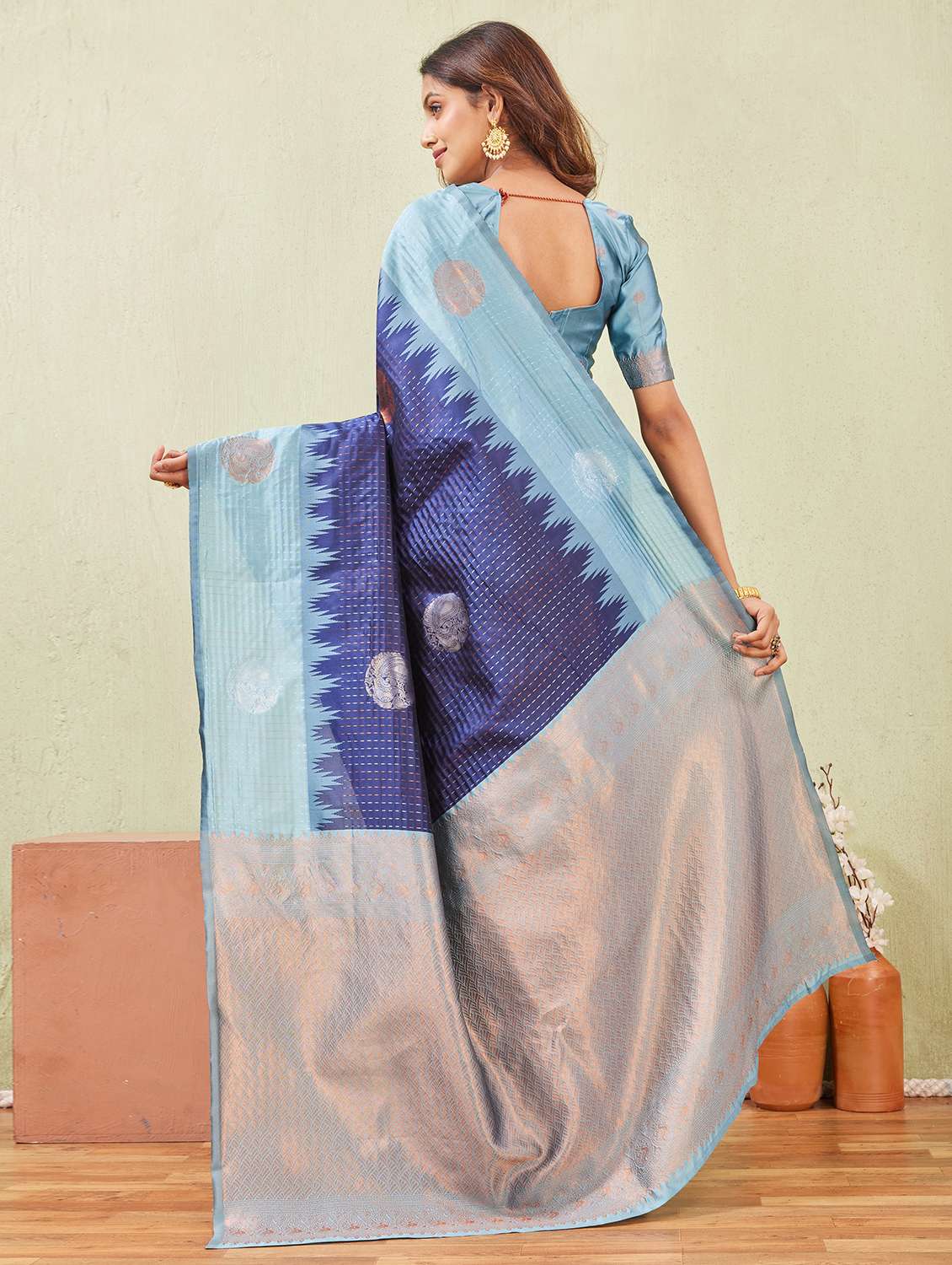 women self design bordered saree with blouse - 22590268 -  Standard Image - 3