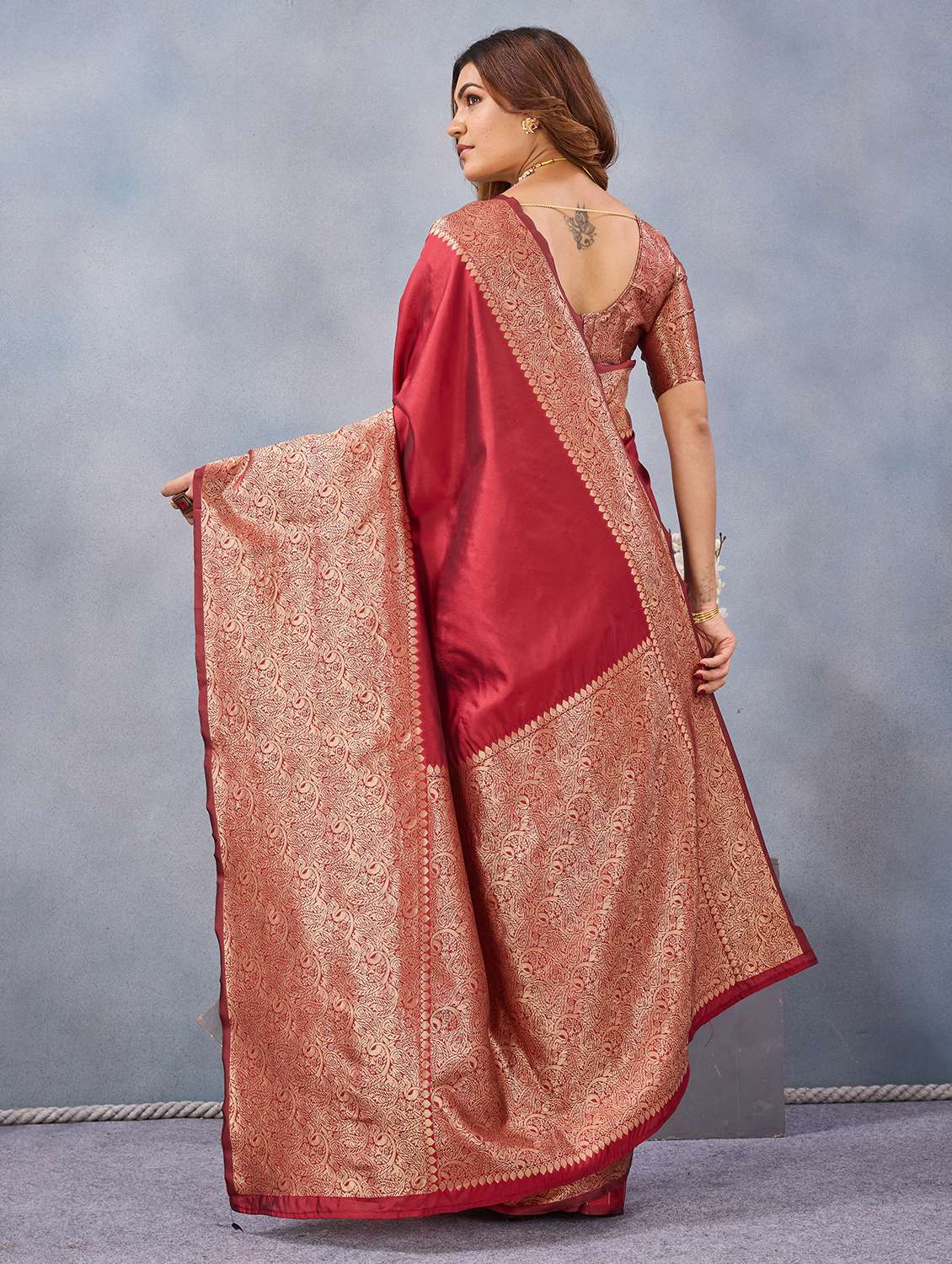 women solid with bordered saree with blouse - 22590272 -  Standard Image - 3
