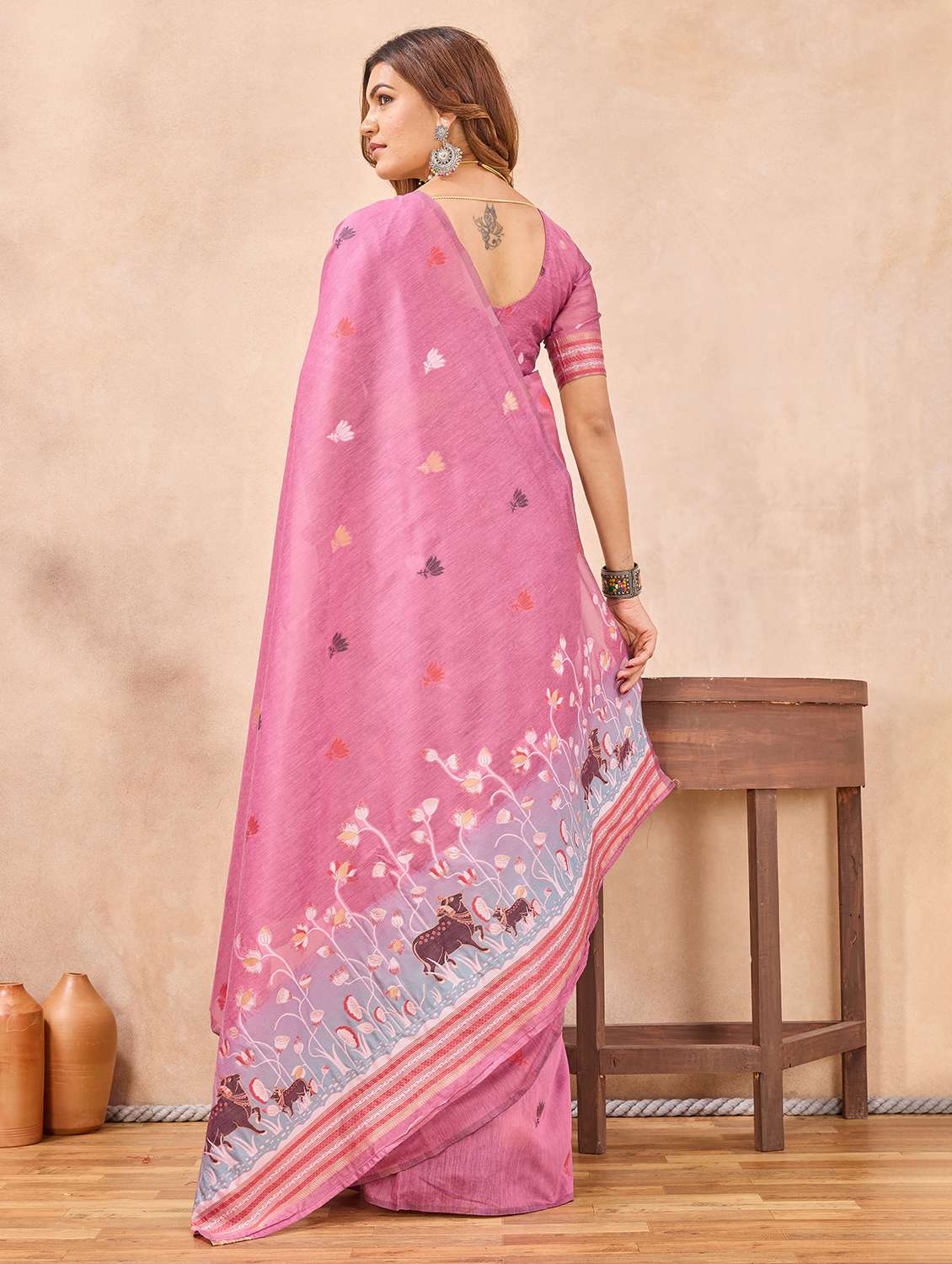 women self design handloom saree with blouse - 22590278 -  Standard Image - 3