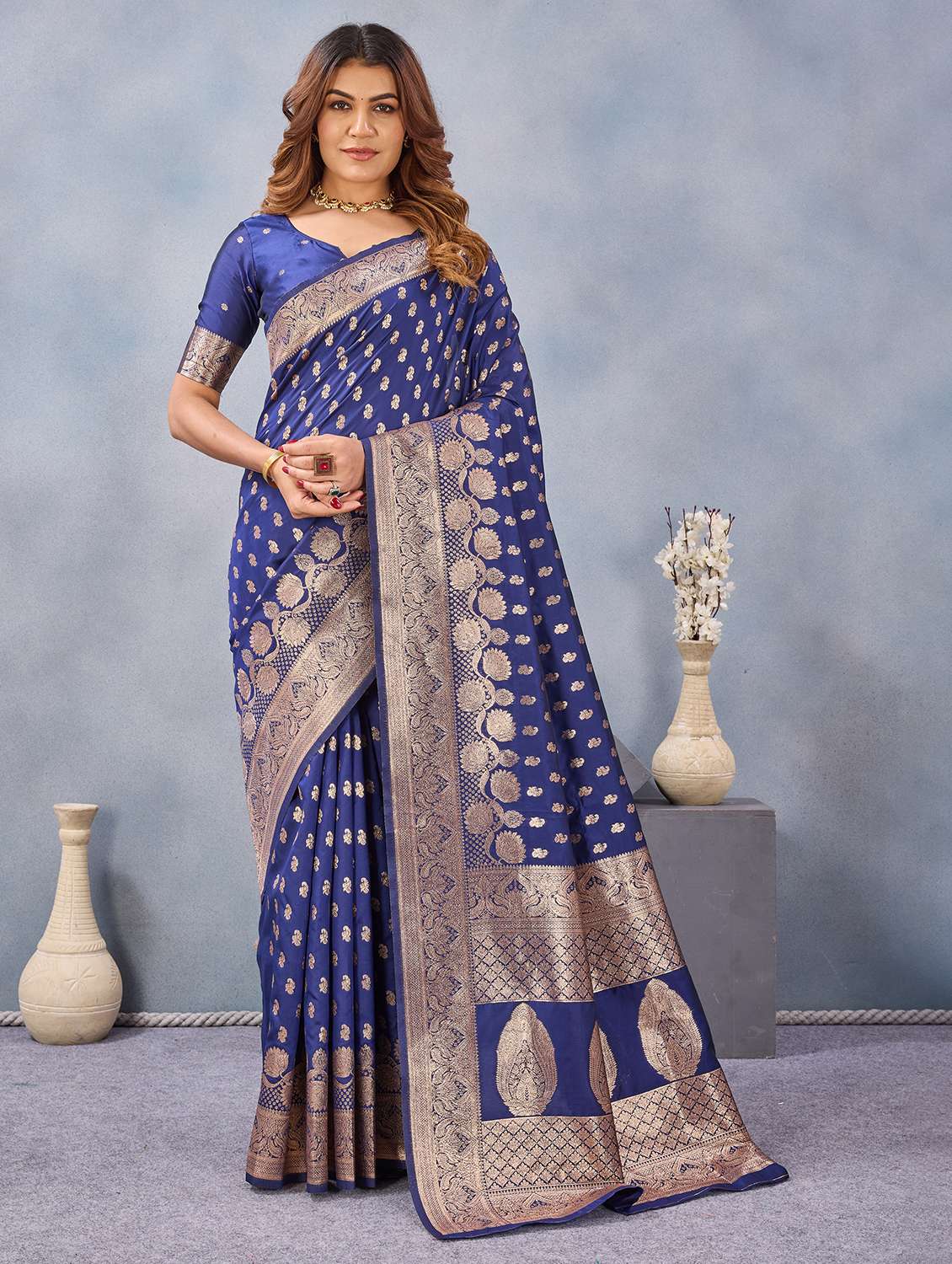 women self design banarasi saree with blouse