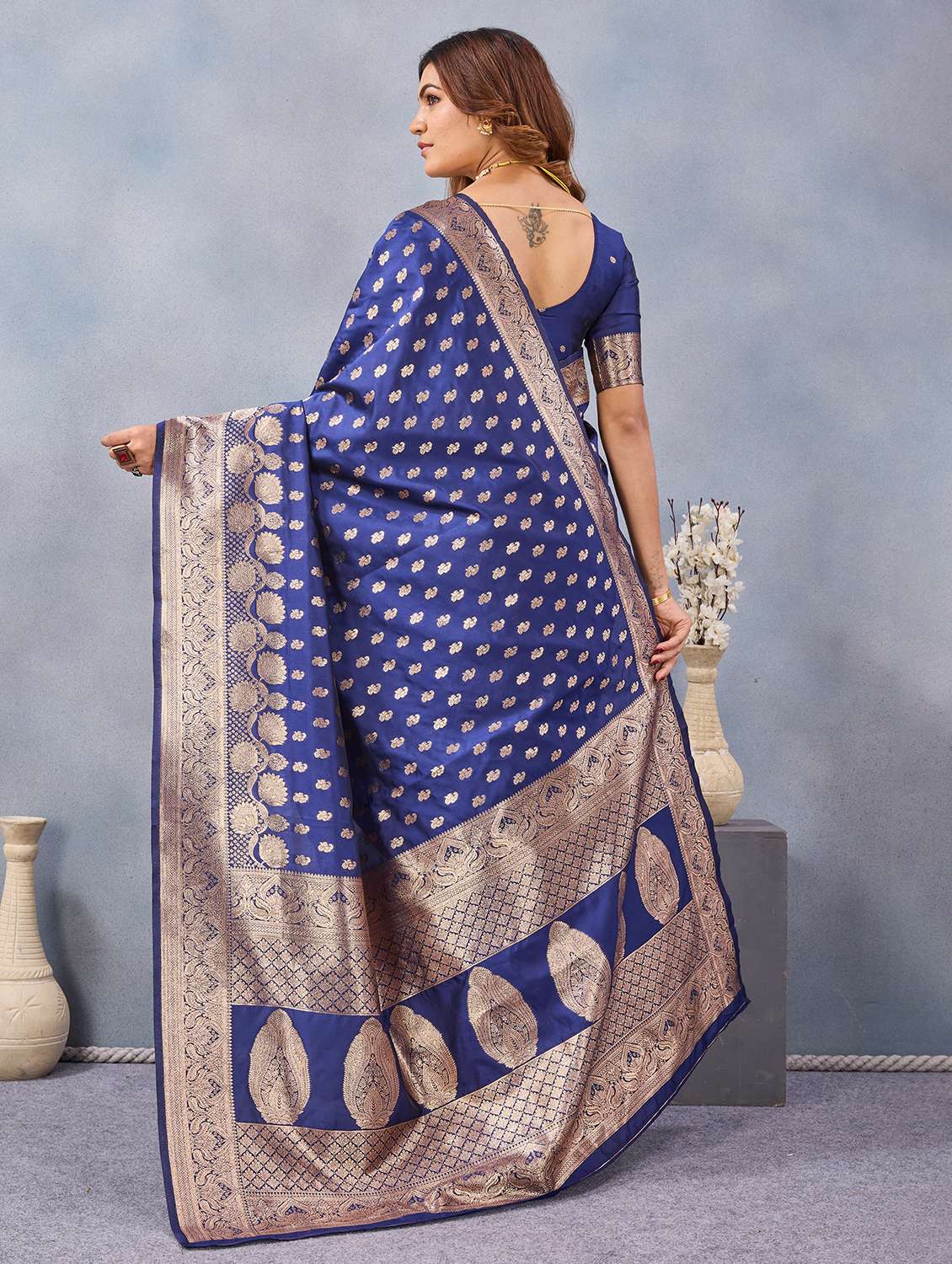 women self design banarasi saree with blouse - 22590286 -  Standard Image - 3