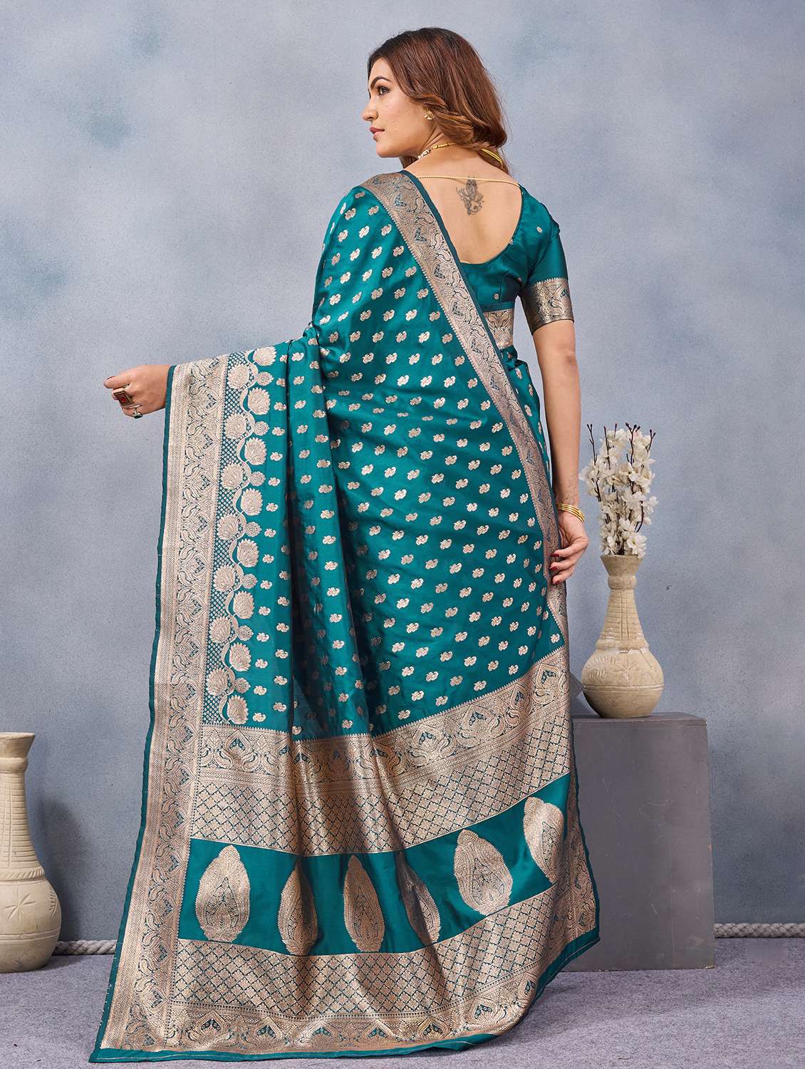 women self design banarasi saree with blouse - 22590289 -  Standard Image - 3