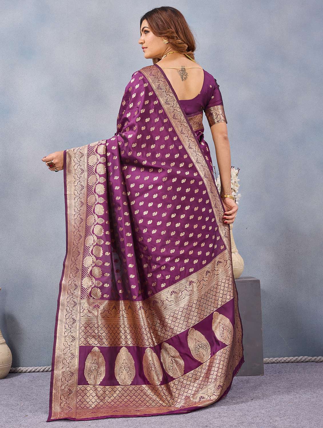 women self design banarasi saree with blouse - 22590290 -  Standard Image - 3