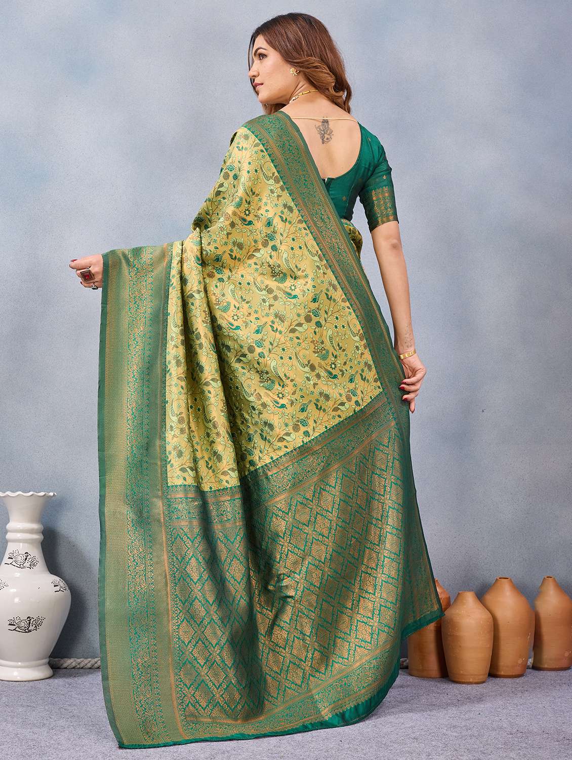 Women Self Design Banarasi Saree With Blouse - 22590300 -  Standard Image - 3