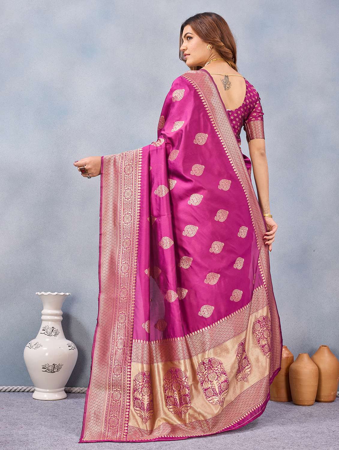 Women Self Design Banarasi Saree With Blouse - 22590311 -  Standard Image - 3
