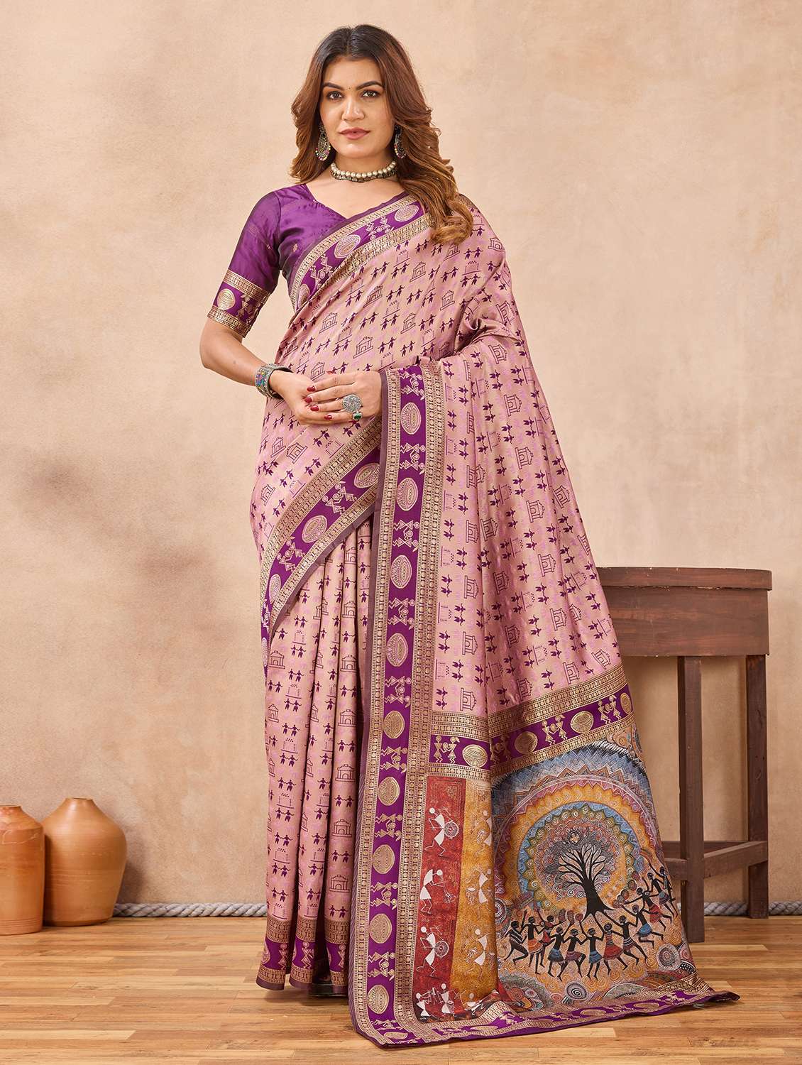 women self design bordered saree with blouse