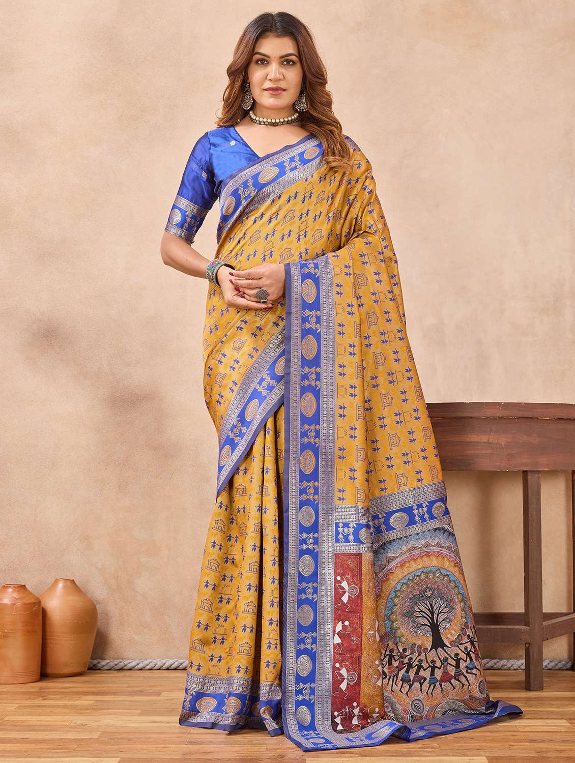 women self design bordered saree with blouse