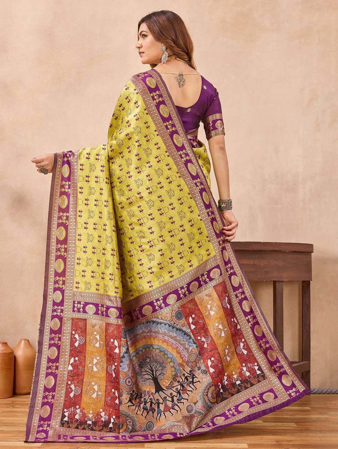 women self design bordered saree with blouse - 22590315 -  Standard Image - 3