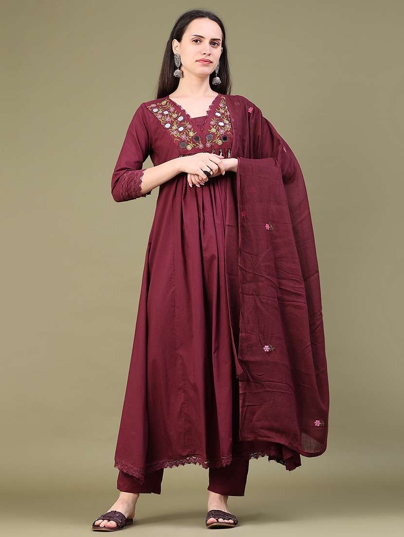 women embroidered three quarter sleeve kurta pant with dupatta set