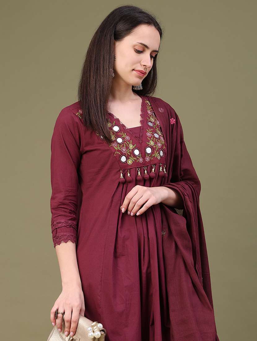 Women Embroidered Three Quarter Sleeve Kurta Pant With Dupatta Set - 22590622 -  Standard Image - 3