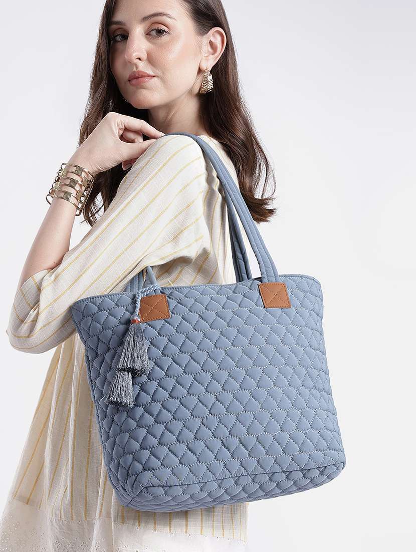 women quilted regular tote bag - 22590685 -  Standard Image - 3