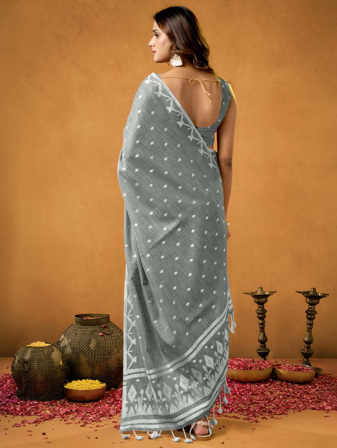 women self design handloom saree with blouse - 22592520 -  Standard Image - 3
