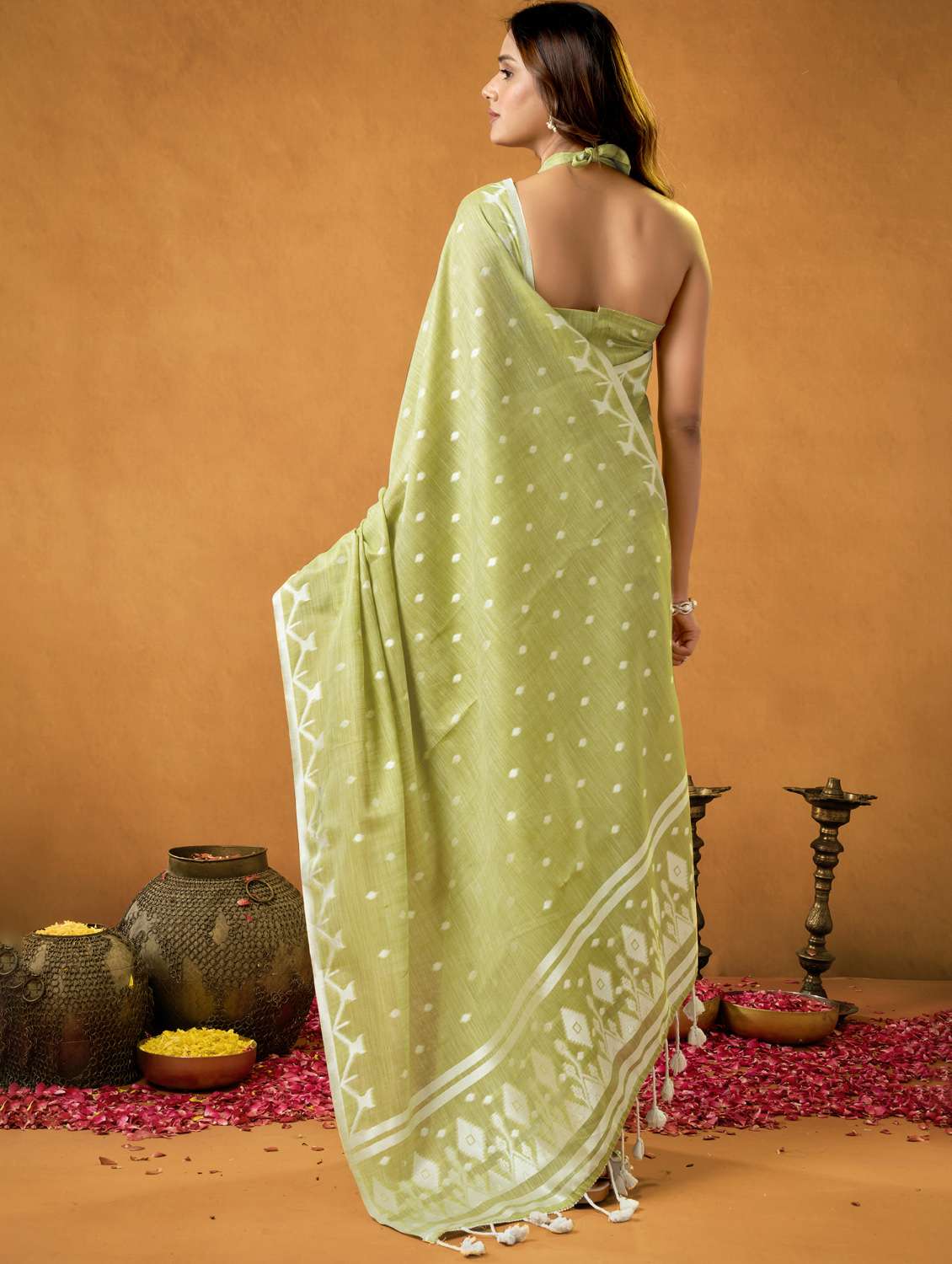 women self design handloom saree with blouse - 22592521 -  Standard Image - 3