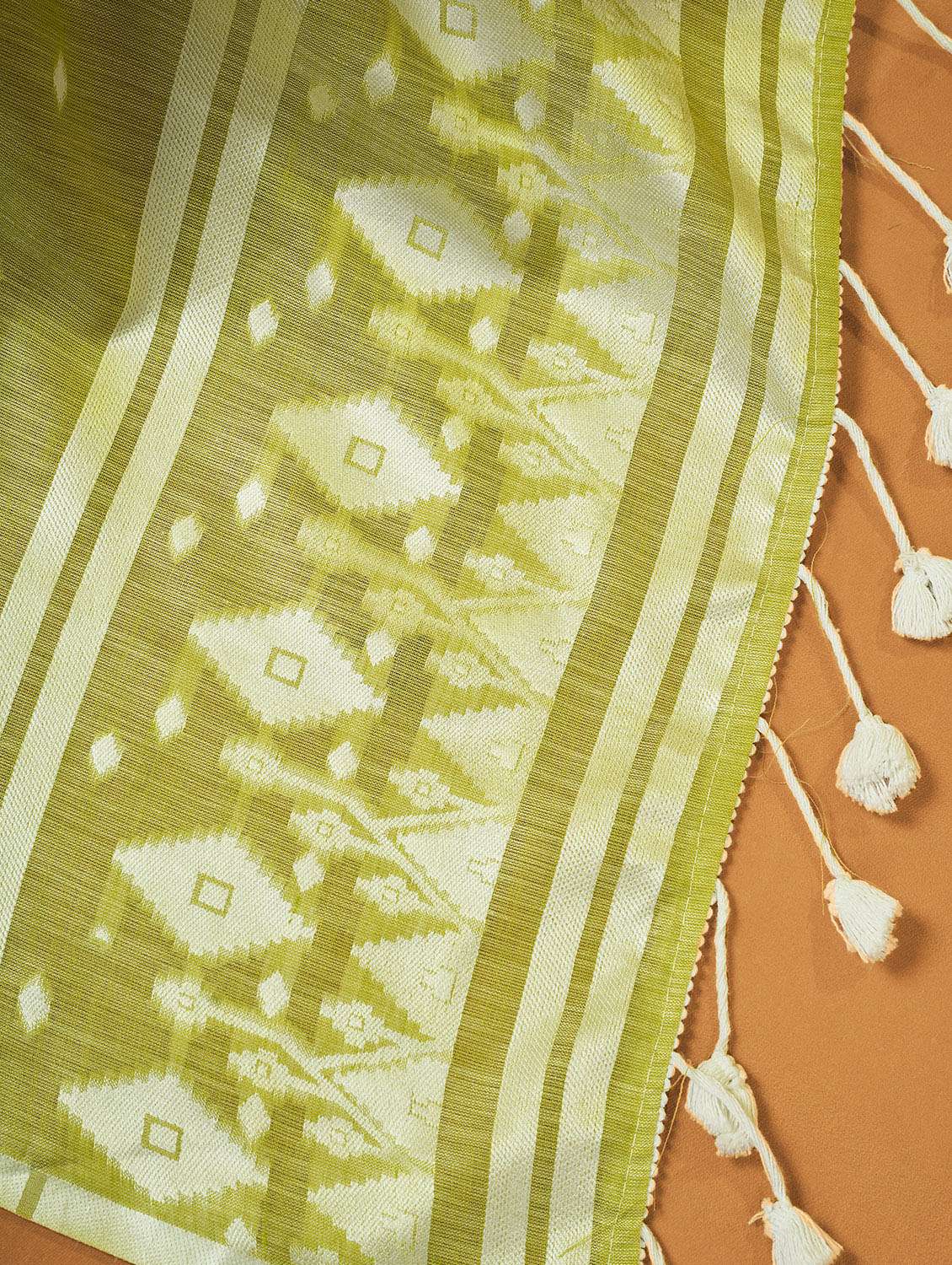 women self design handloom saree with blouse - 22592521 -  Standard Image - 5