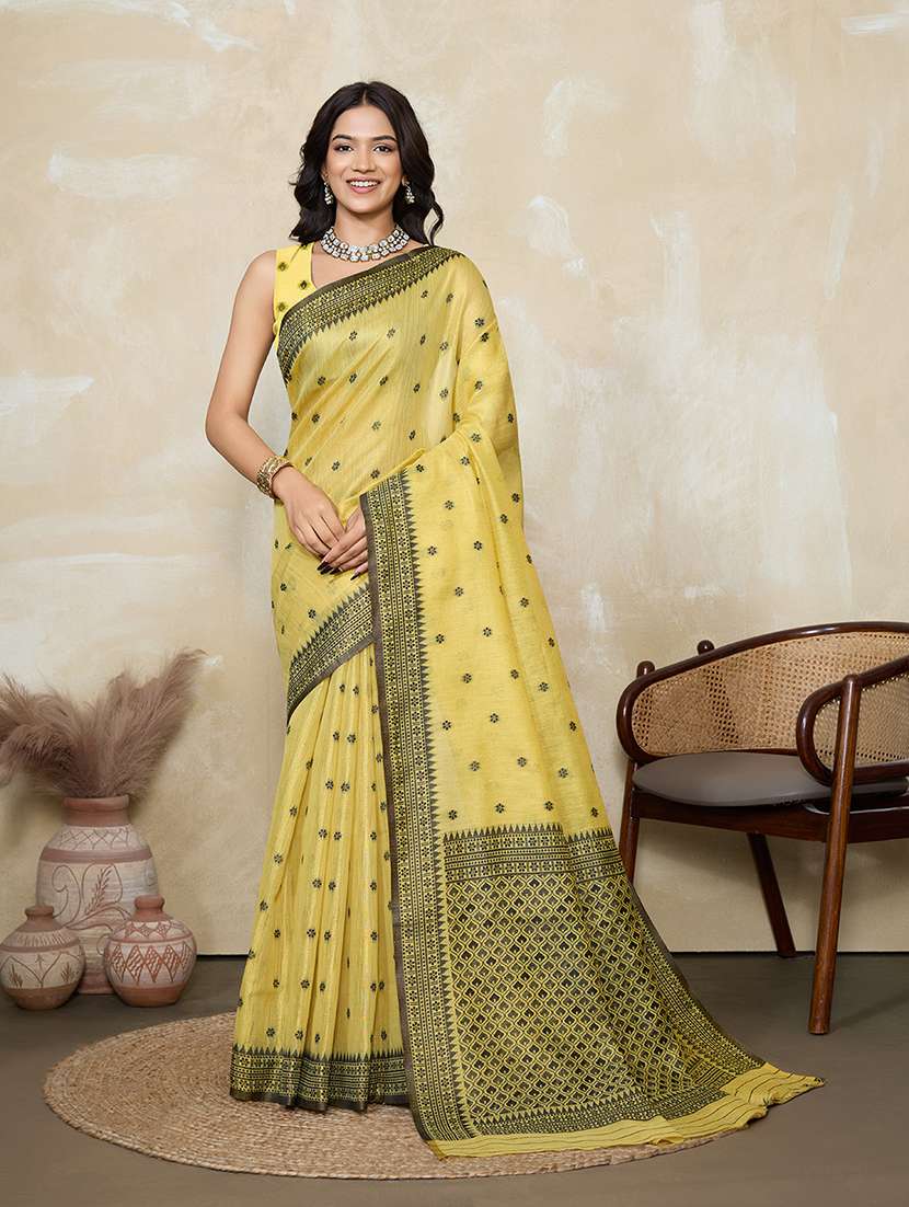 women self design bordered saree with blouse