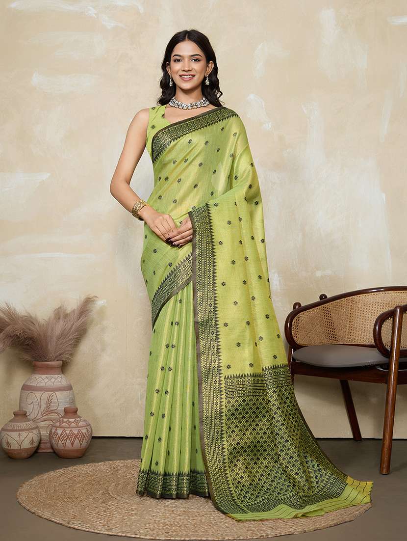 women self design bordered saree with blouse