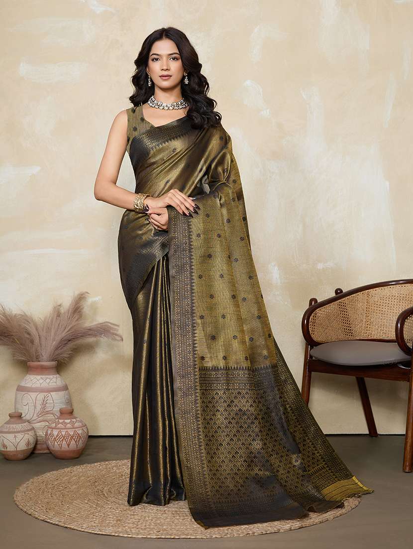 women self design bordered saree with blouse