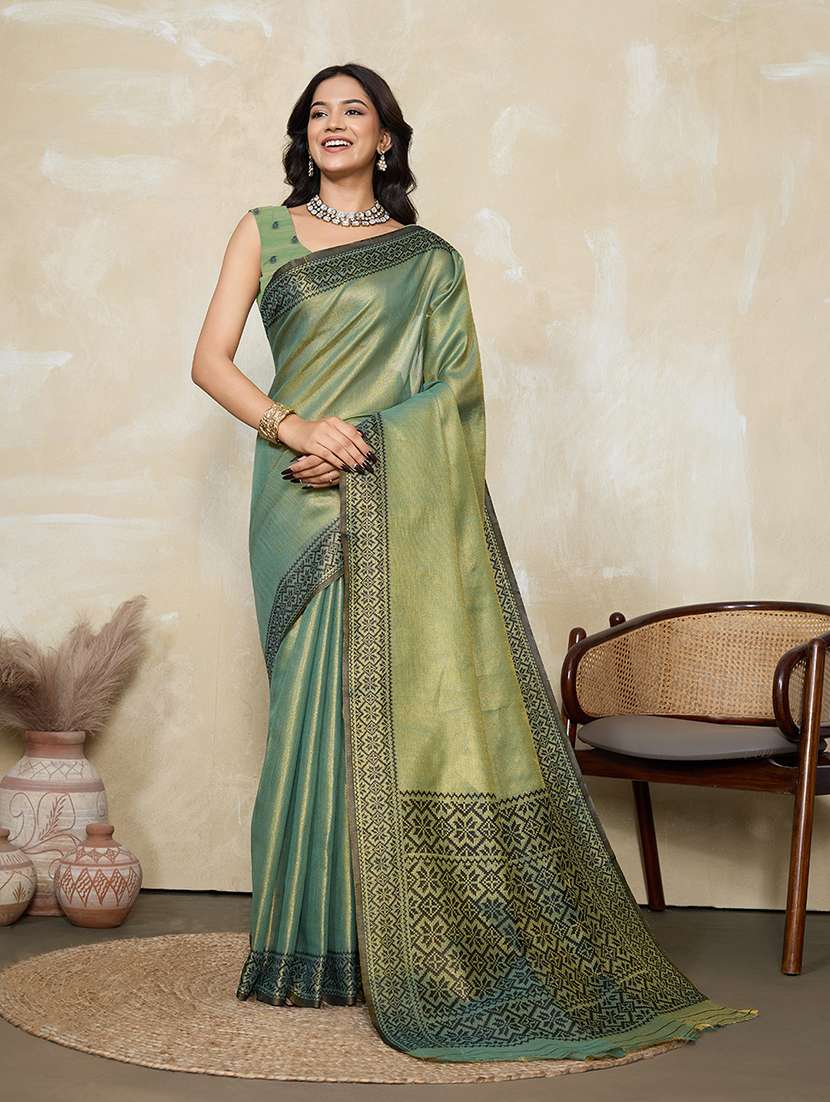 women solid with bordered saree with blouse
