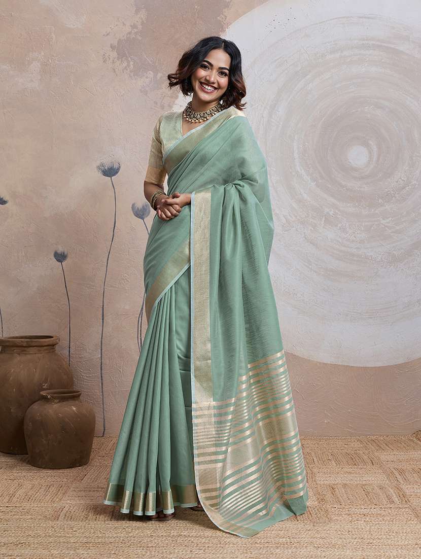 women solid with bordered saree with blouse