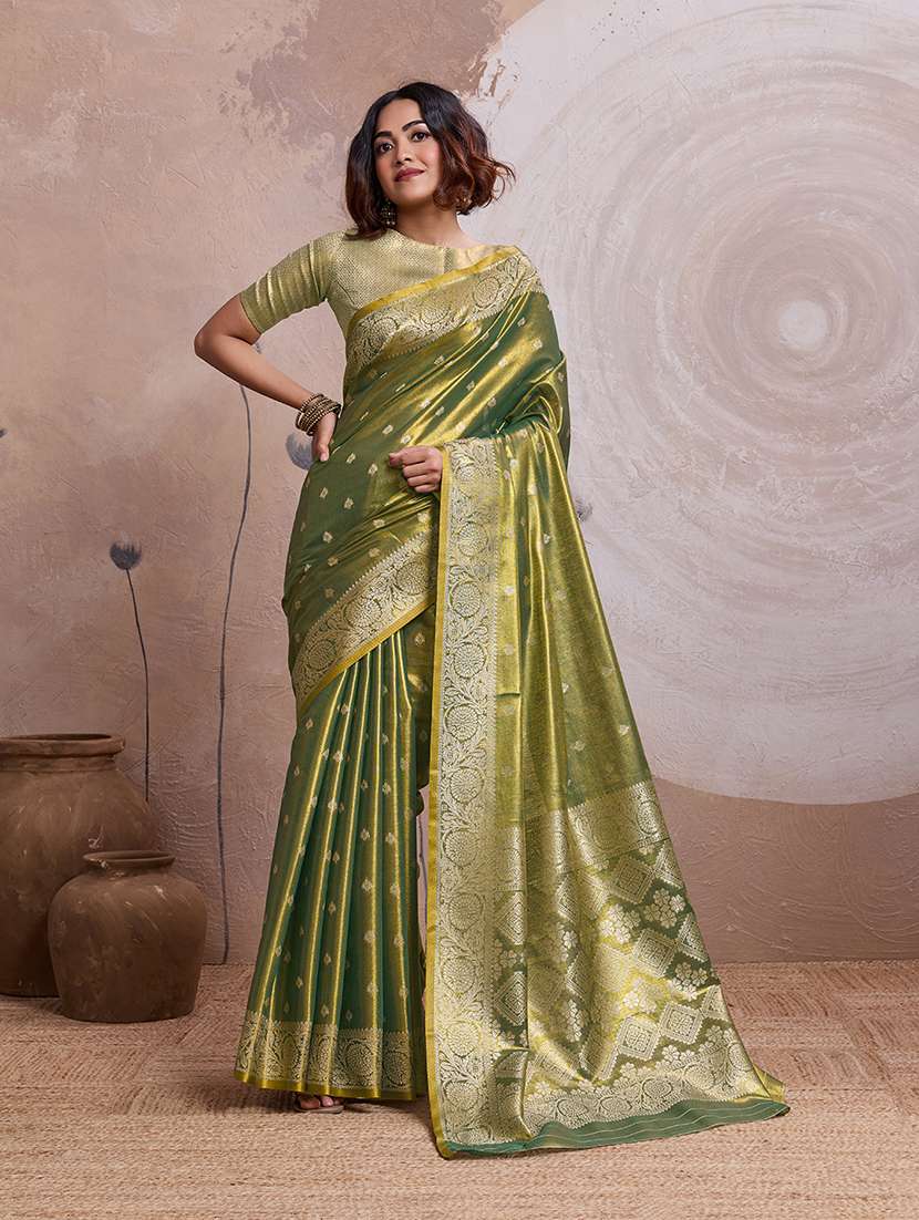 women self design bordered saree with blouse