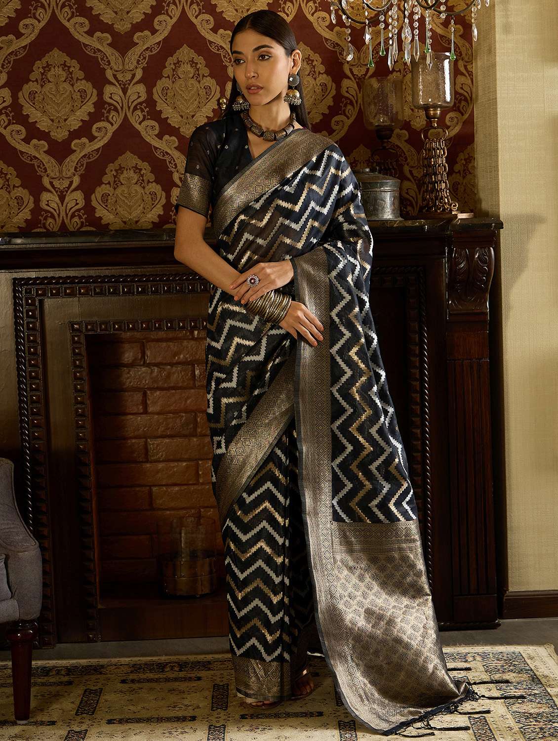 women self design banarasi saree with blouse