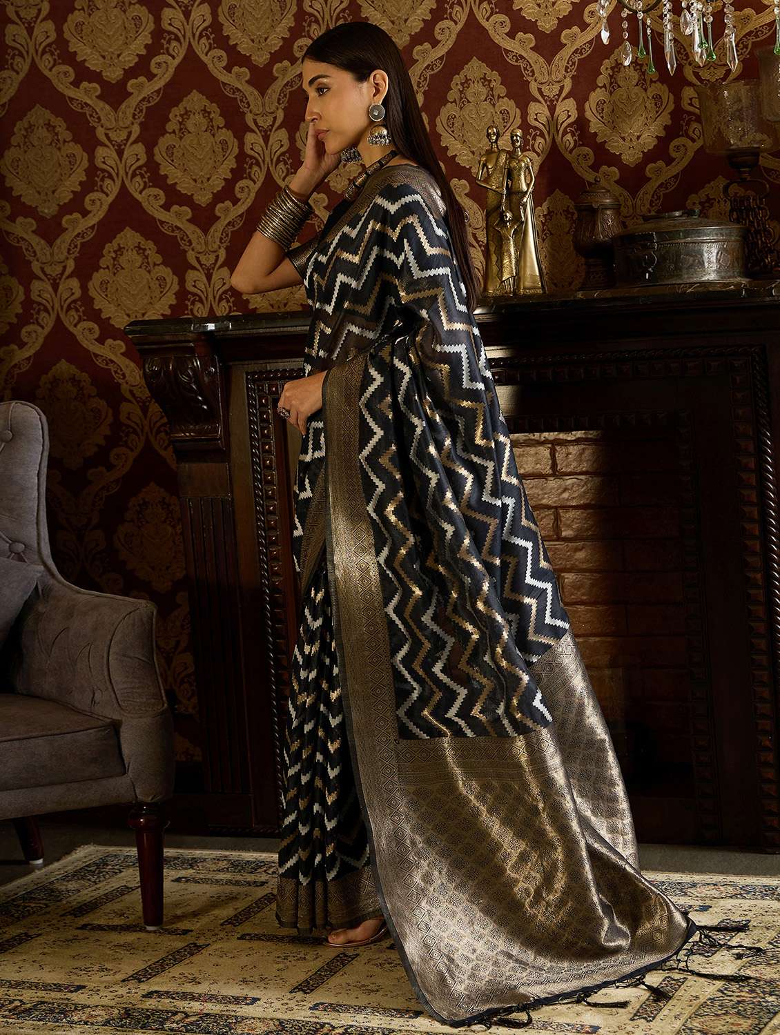 Women Self Design Banarasi Saree With Blouse - 22593002 -  Standard Image - 3